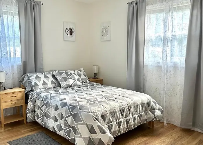 Cozy Rooms Near Busch Gardens